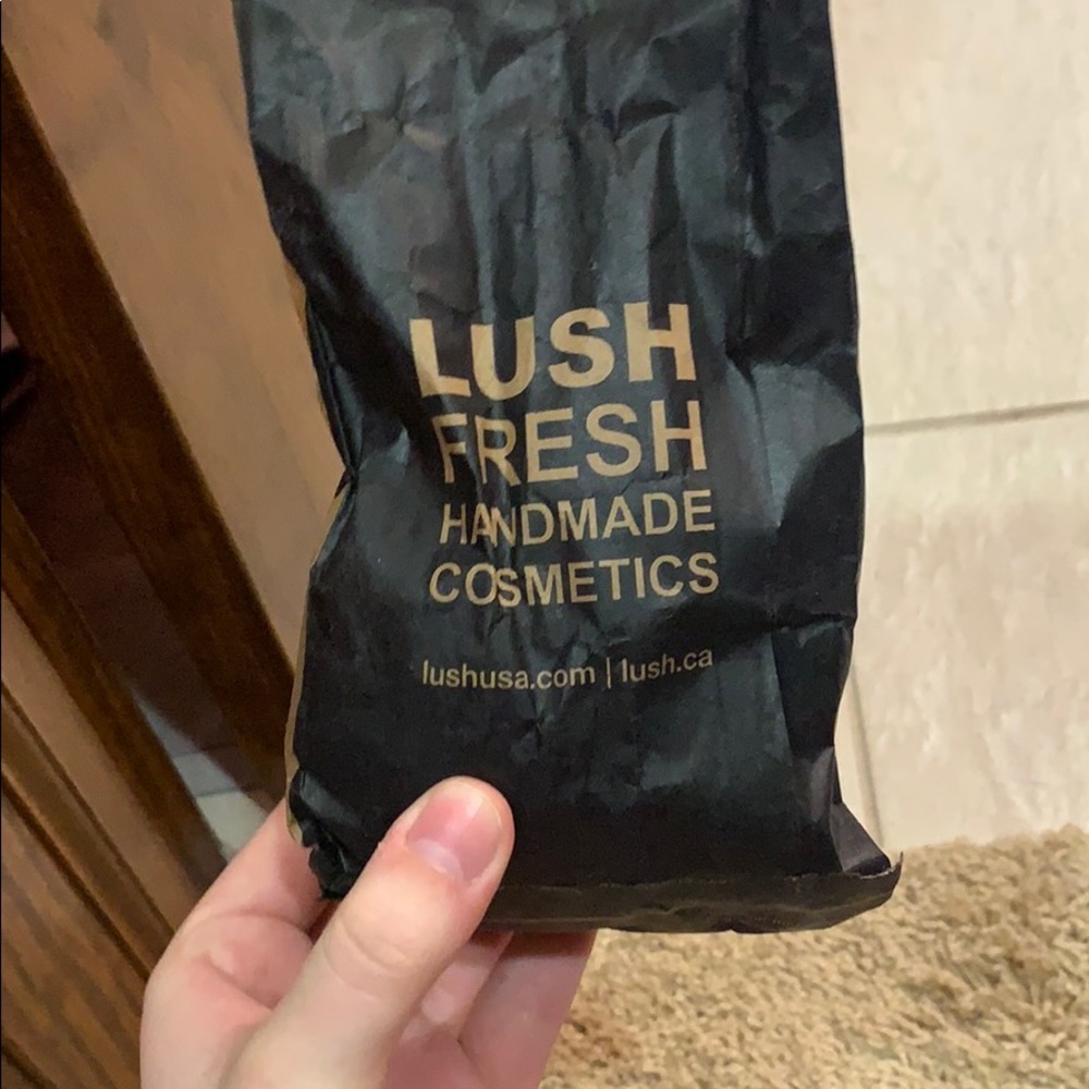 lush bath bomb